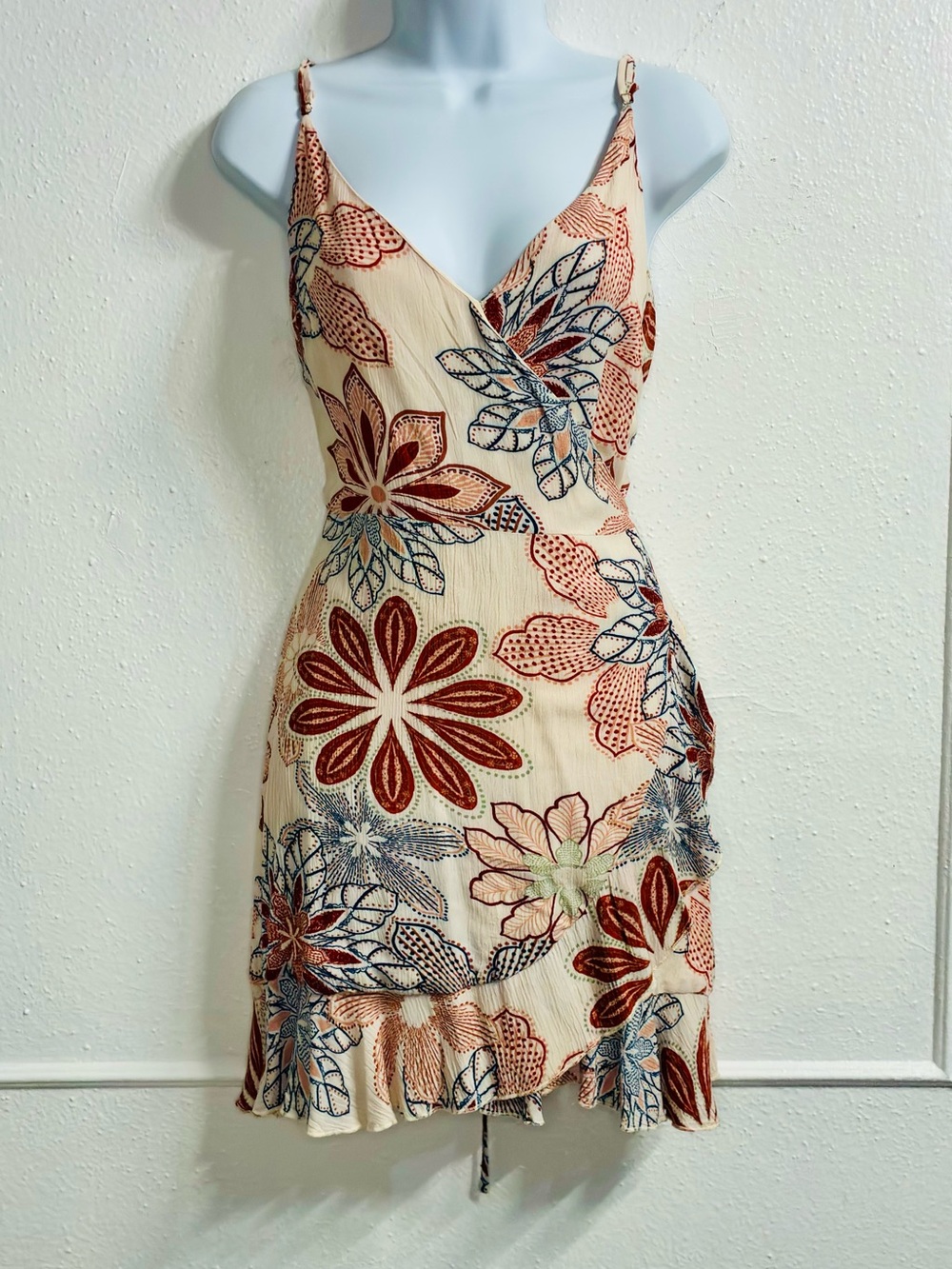 Mod On Trend Floral Wrap Dress in Cream and Rust Sz.M